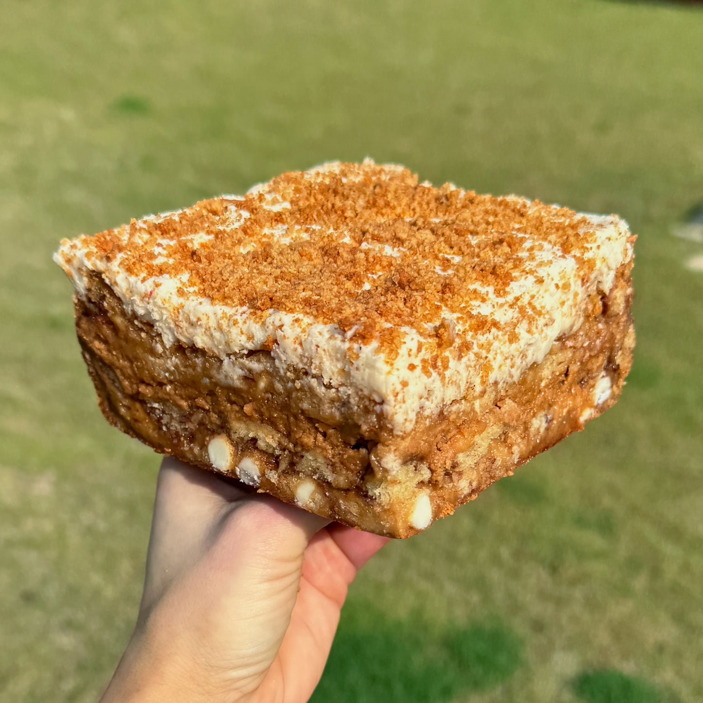 Cinnaroll-Cookie-Butter Blondie Bar - cream cheese frost
