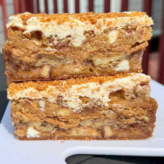 Cinnaroll-Cookie-Butter Blondie Bar - cream cheese frost